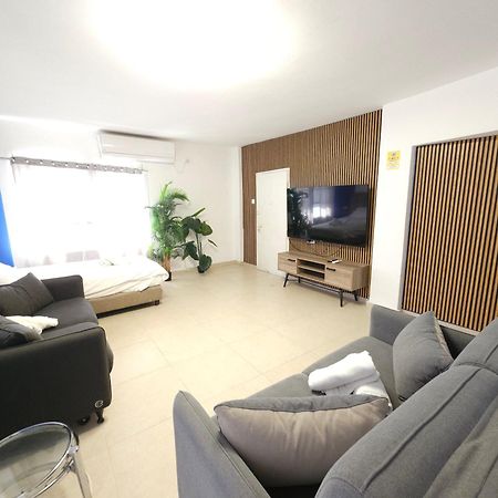 Barak Royal Suites 20 Garden Jacuzzi - ג'קוזי בחצר 엘라트 외부 사진