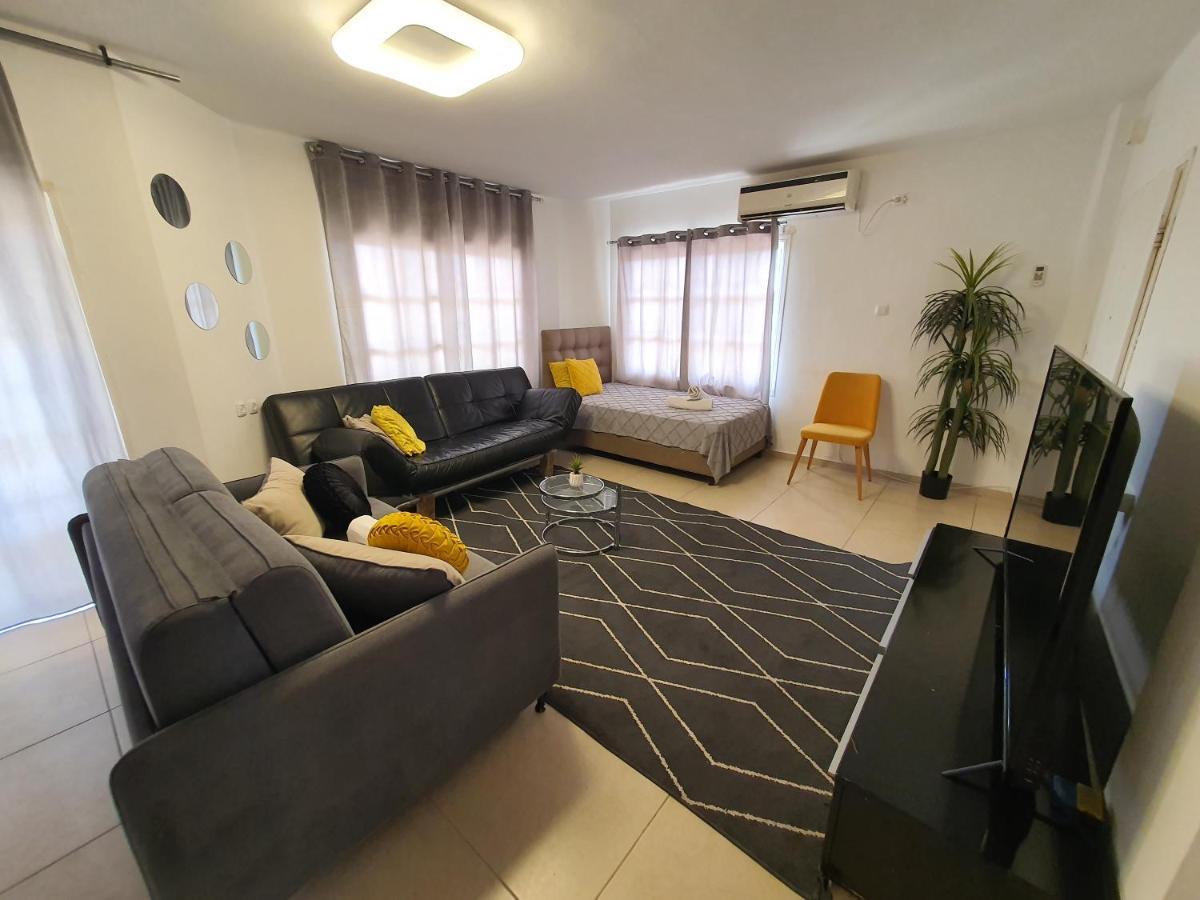Barak Royal Suites 20 Garden Jacuzzi - ג'קוזי בחצר 엘라트 외부 사진