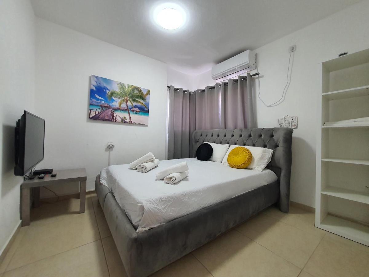 Barak Royal Suites 20 Garden Jacuzzi - ג'קוזי בחצר 엘라트 외부 사진