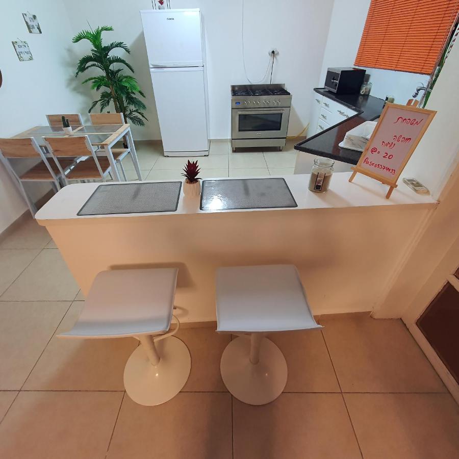 Barak Royal Suites 20 Garden Jacuzzi - ג'קוזי בחצר 엘라트 외부 사진