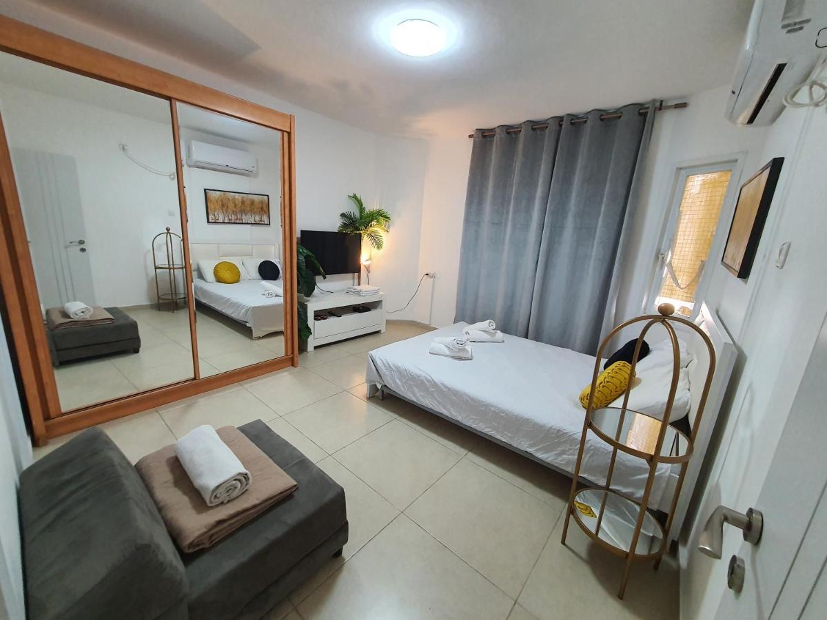 Barak Royal Suites 20 Garden Jacuzzi - ג'קוזי בחצר 엘라트 외부 사진