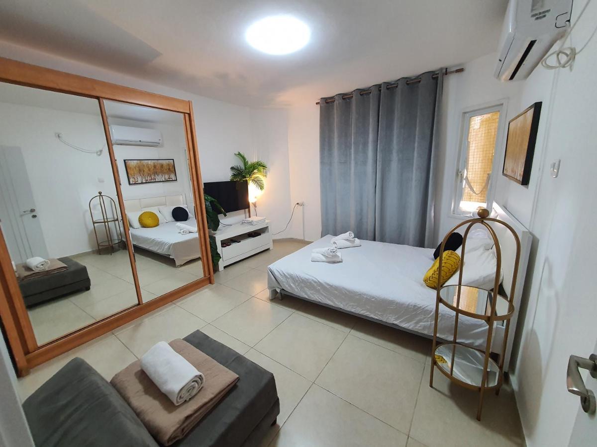 Barak Royal Suites 20 Garden Jacuzzi - ג'קוזי בחצר 엘라트 외부 사진