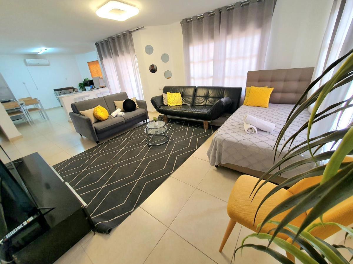 Barak Royal Suites 20 Garden Jacuzzi - ג'קוזי בחצר 엘라트 외부 사진