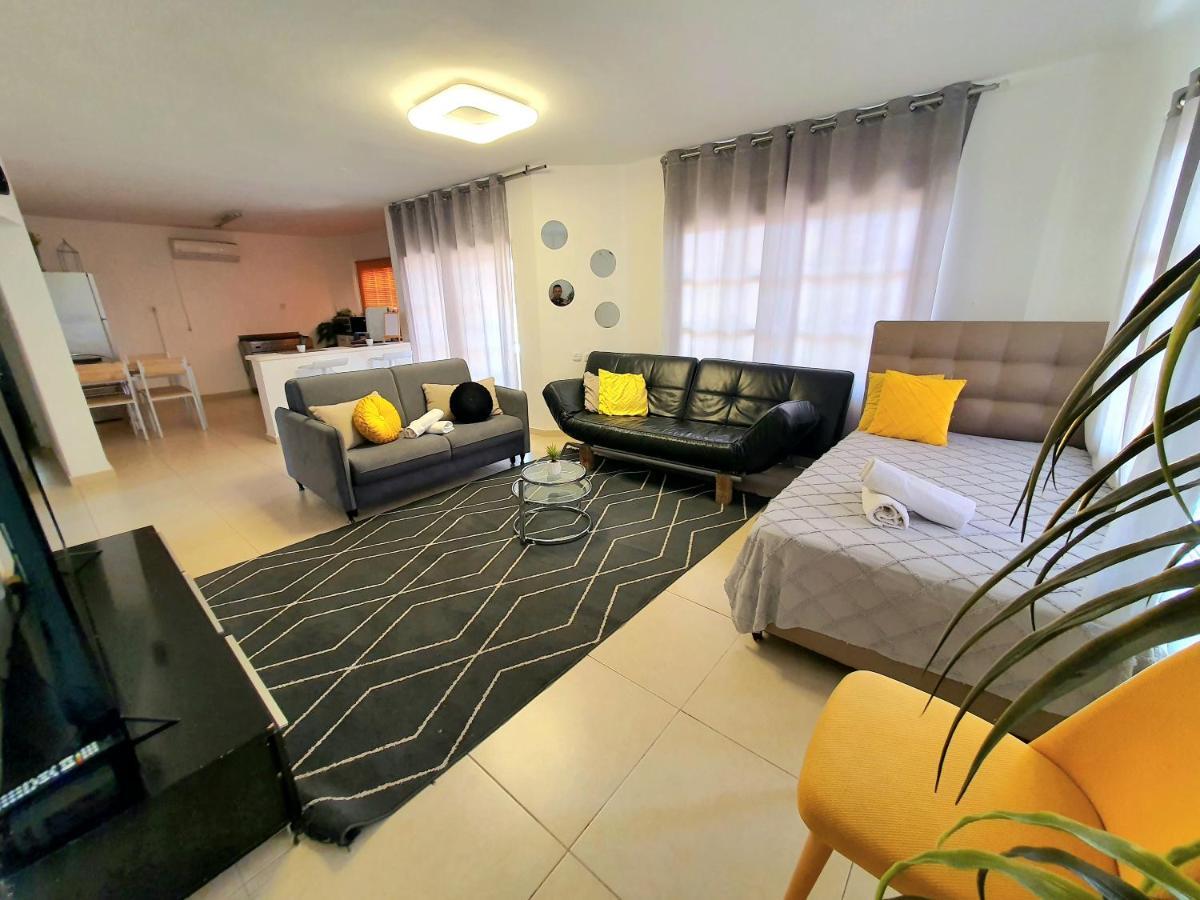 Barak Royal Suites 20 Garden Jacuzzi - ג'קוזי בחצר 엘라트 외부 사진