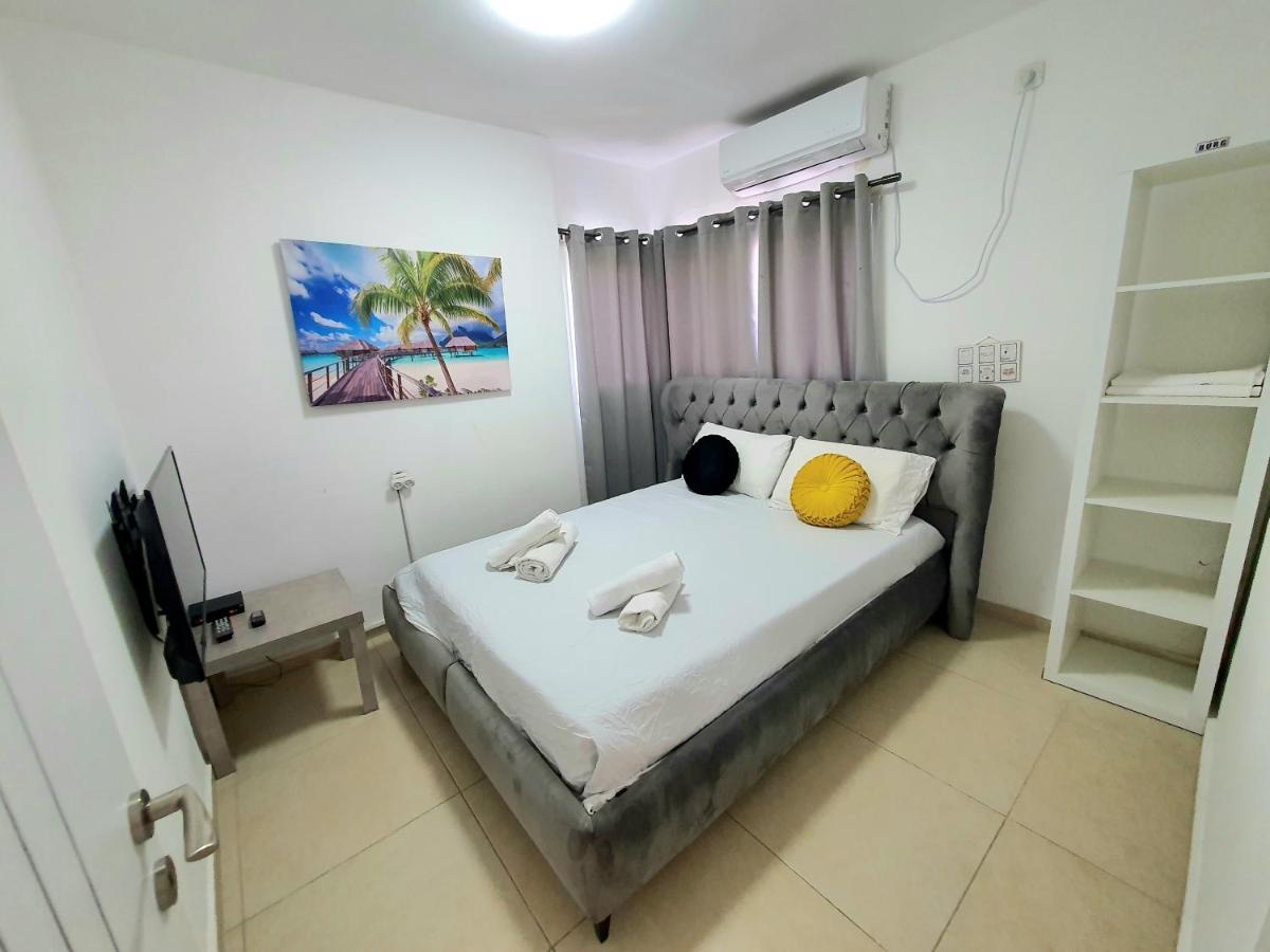 Barak Royal Suites 20 Garden Jacuzzi - ג'קוזי בחצר 엘라트 외부 사진